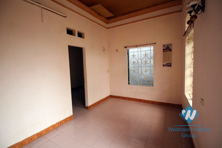 Vietnamese style house with 3 bedrooms for rent in Doi Can st, Ba Dinh district 